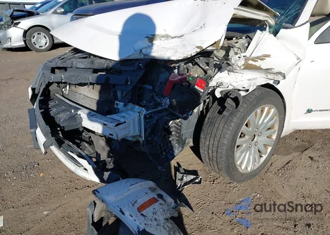 2010 Ford Fusion Hybrid z USA, uszkodzony, nr VIN 3FADP0L30AR307632